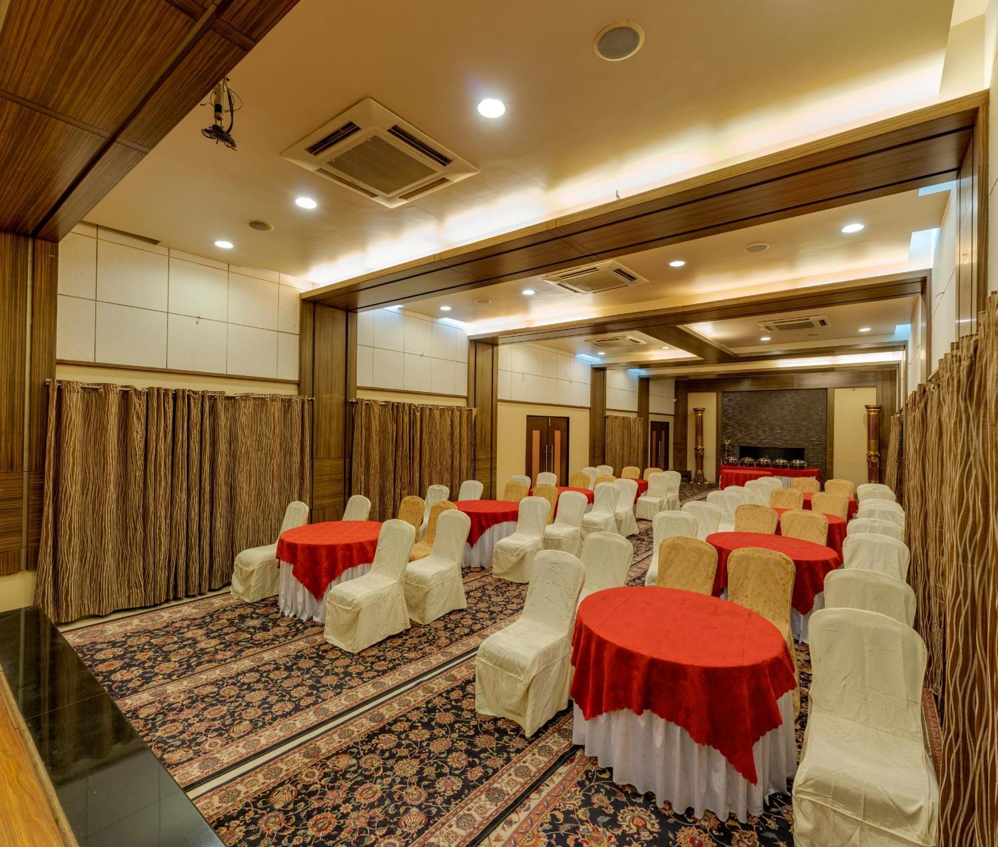Hotel Surya Executive 3 Star Hotel Solapur Exteriör bild