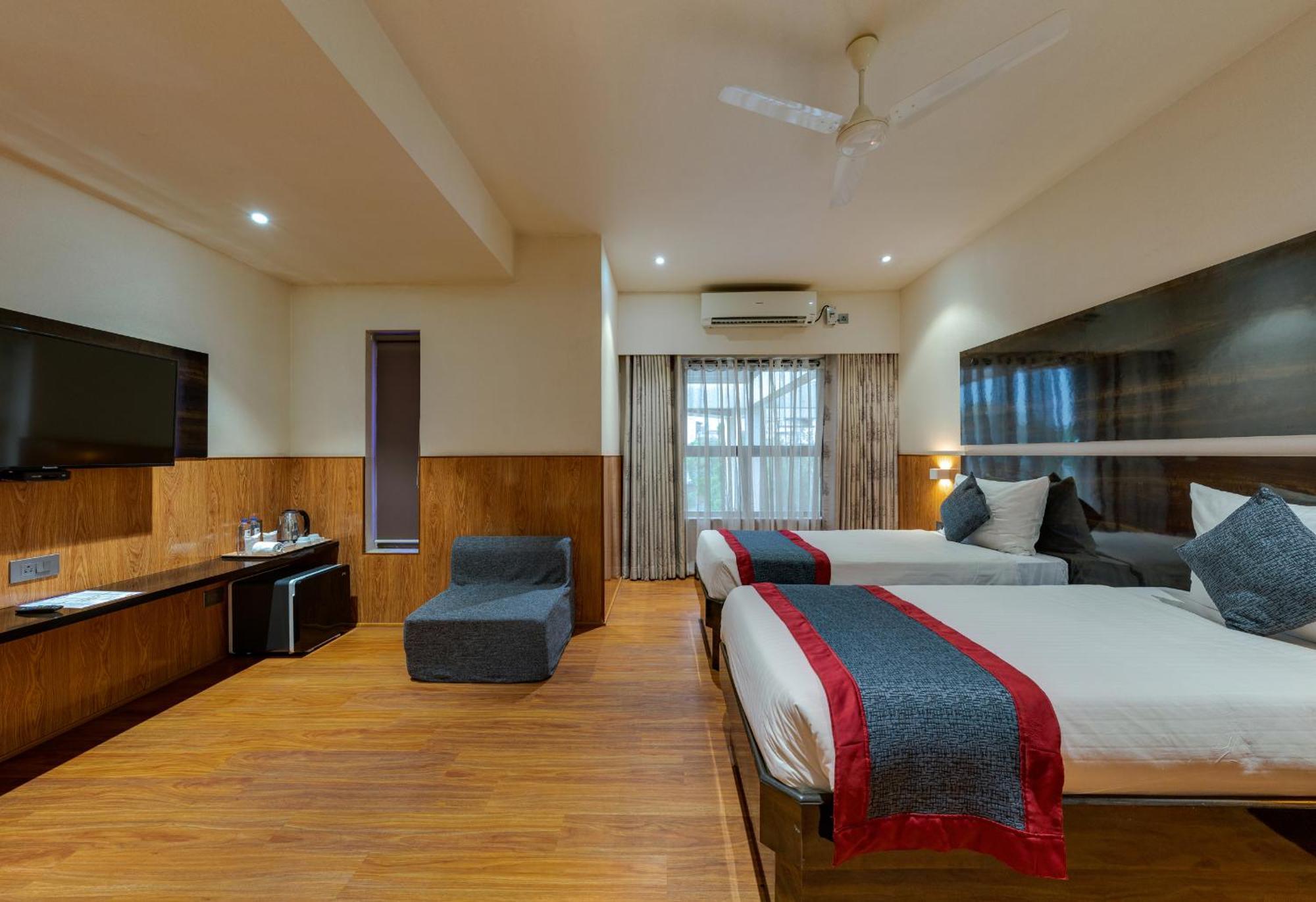 Hotel Surya Executive 3 Star Hotel Solapur Exteriör bild