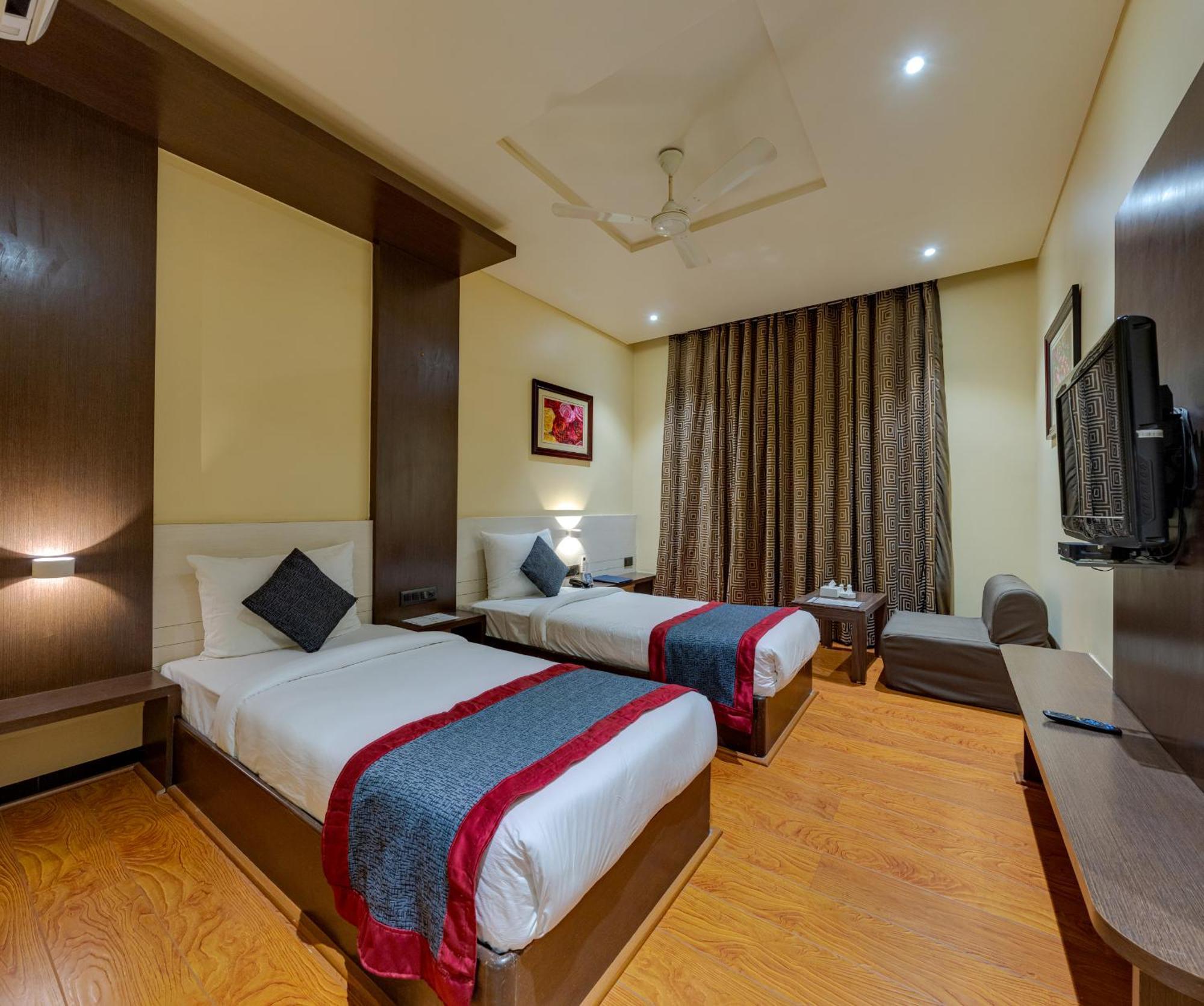Hotel Surya Executive 3 Star Hotel Solapur Exteriör bild