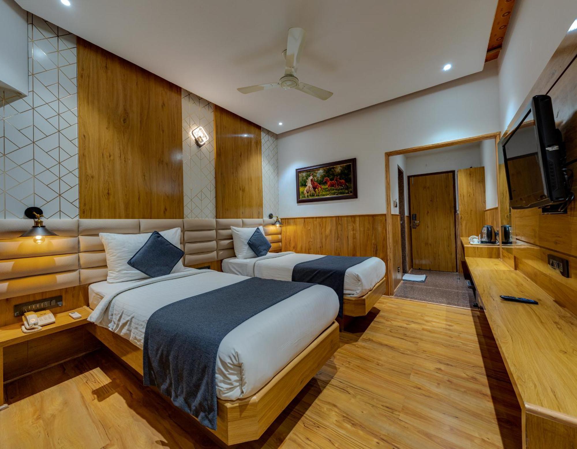 Hotel Surya Executive 3 Star Hotel Solapur Exteriör bild